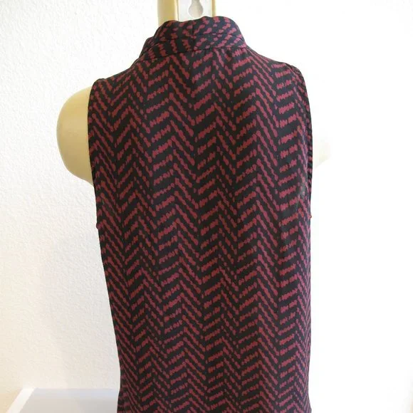 VINCE CAMUTO Black and Burgundy Chevron Top - Picture 6 of 10